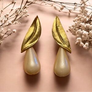 Vintage Elegant Gold Leaf and Cream Faux Pearl Teardrop Earrings